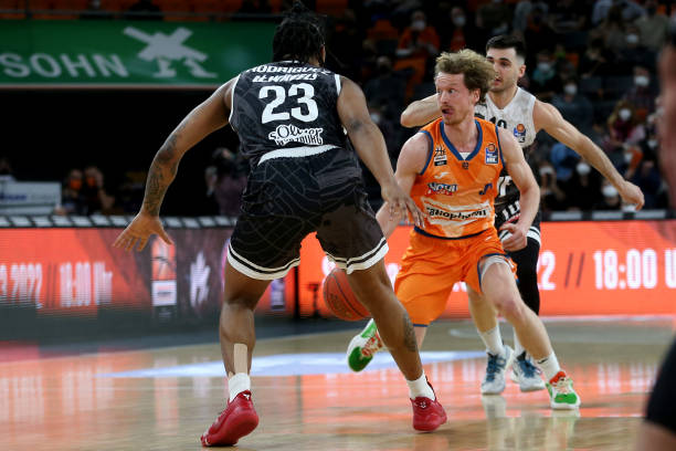 球队依然缺 球队依然缺