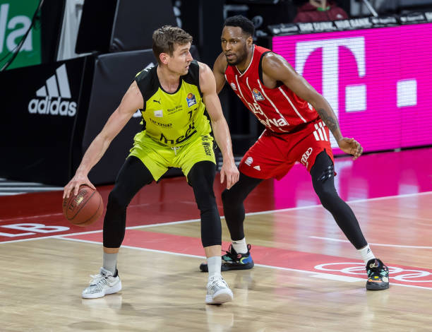 成为众人瞩 成为众人瞩