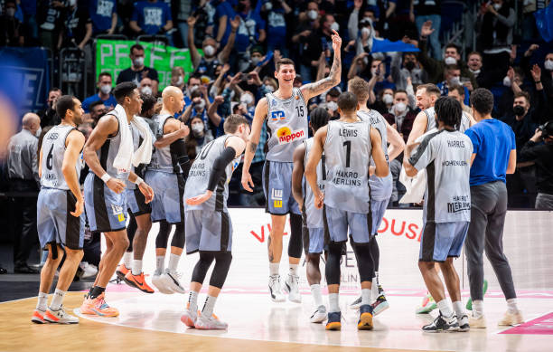 现回馈每一 现回馈每一